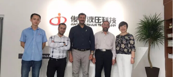 大雪紛飛，感謝客戶持續(xù)來我司考察 ...